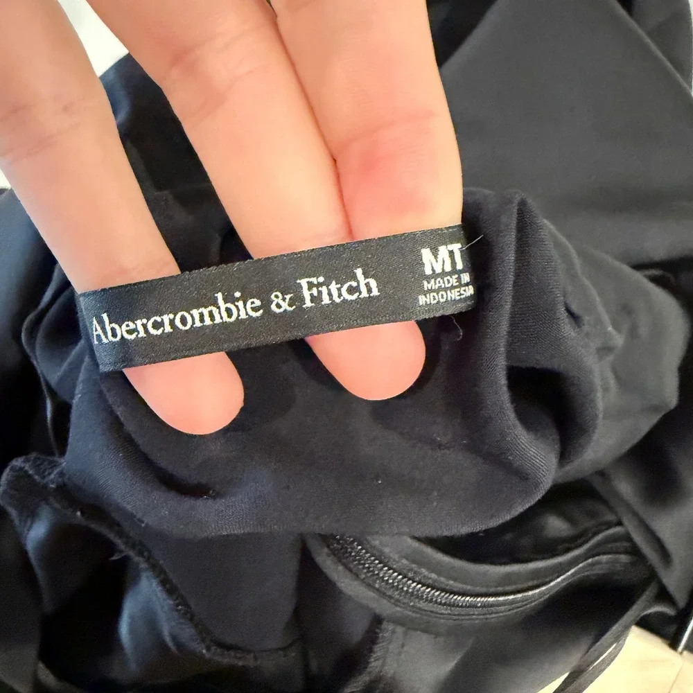 Abercrombie & Fitch Black‎ Satin Cowl Back Maxi Dress V-Neck Size MT Romantic